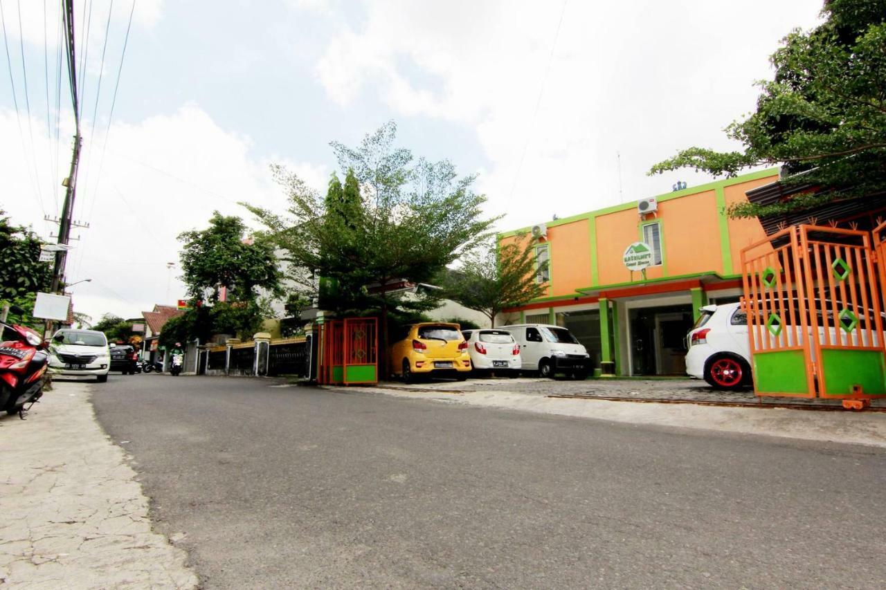 Masrilink'S Guest House Yogyakarta Exterior photo