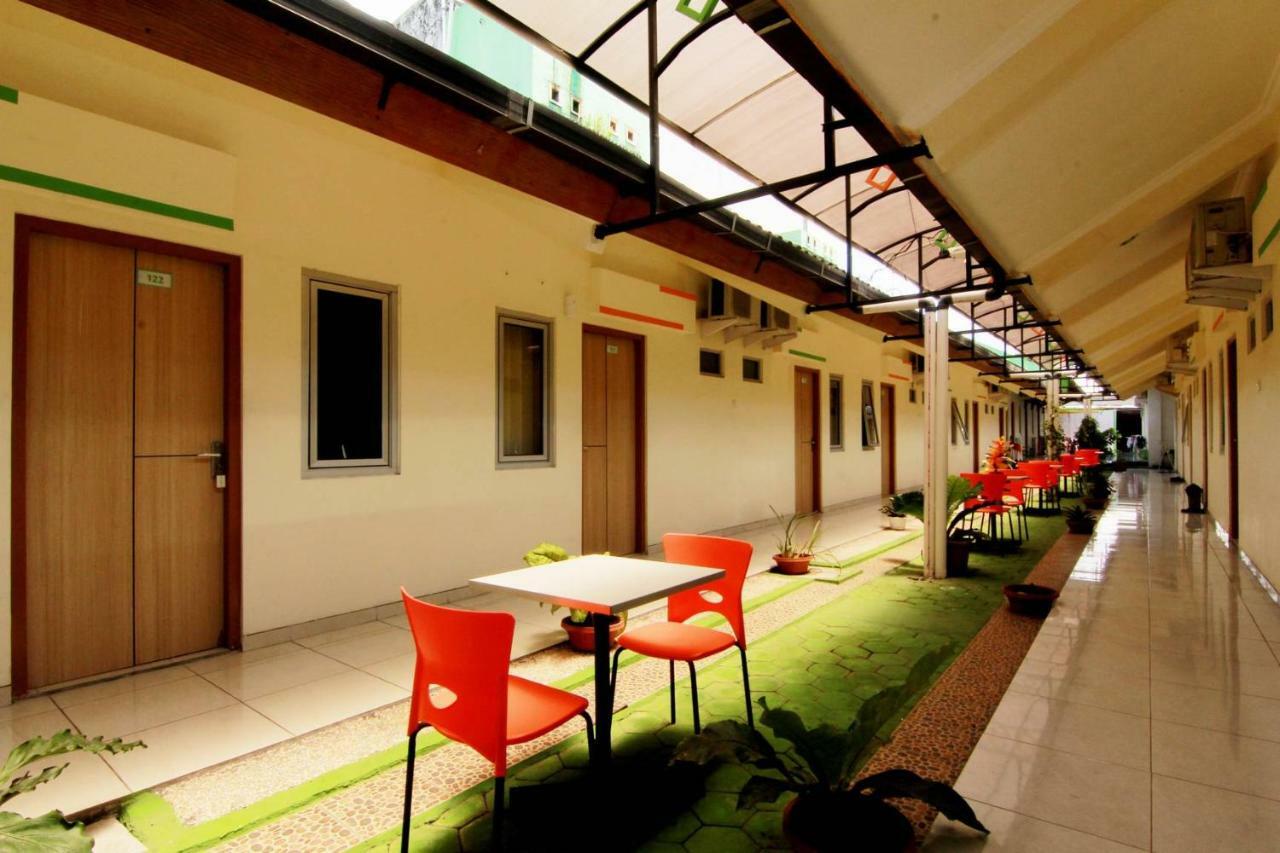 Masrilink'S Guest House Yogyakarta Exterior photo